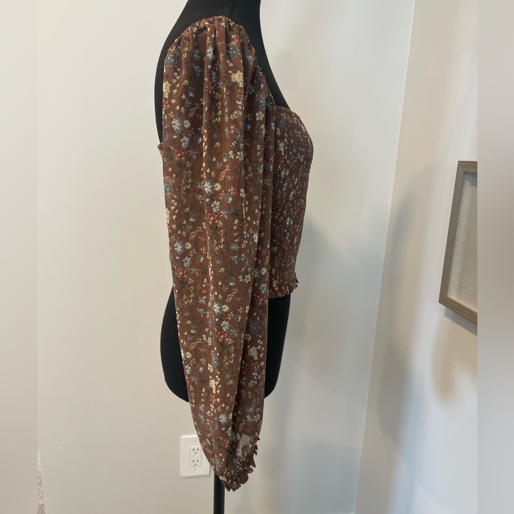 Aritzia Wilfred Saga Brown Floral Smocked Long Sheer Sleeve Crop Top NWT! - Picture 3 of 11